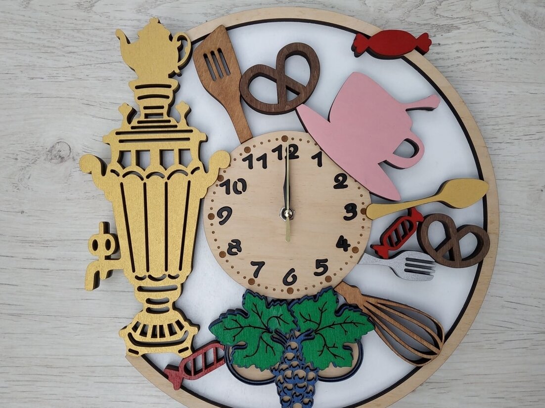 Intra απο ξύλο plywood 3mm-4mm πάχος – ξύλο Ξύλινο Ρολόι Τοίχου Μαγειρικά Σκεύη 25x25 cm INTRAVECTRY-MY556535