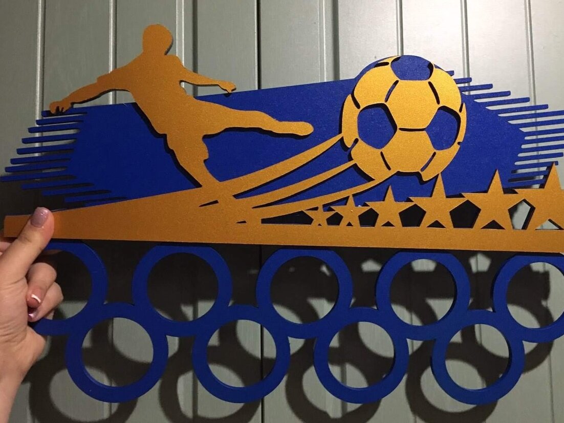 Intra απο ξύλο plywood 3mm-4mm πάχος – Κρεμάστρα επίδειξης μεταλλίων ποδοσφαίρου με αστέρια 10x10 cm INTRAVECTRY-MY556614