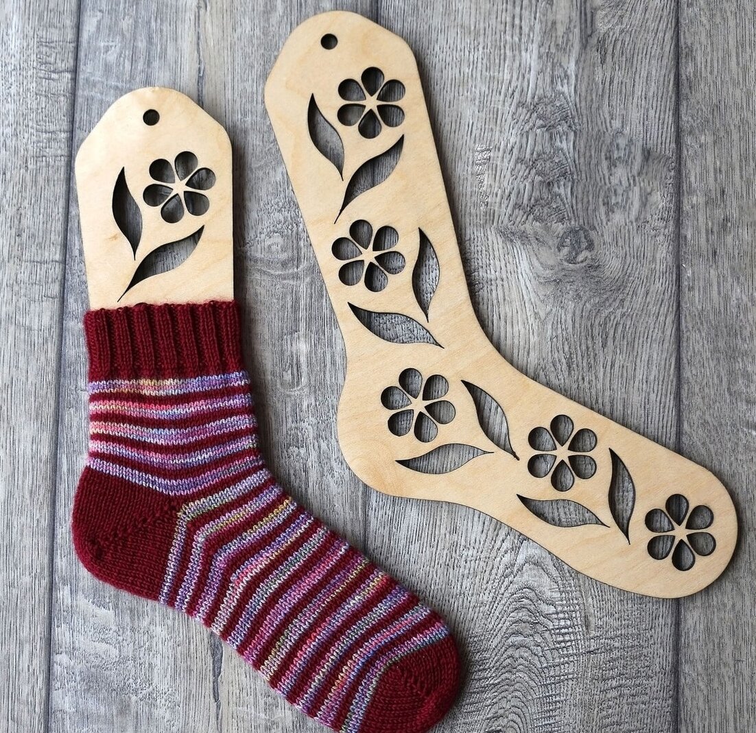 Intra απο ξύλο plywood 3mm-4mm πάχος – Ξύλινες φλοράλ κάλτσες 12x15 cm INTRAVECTRY-MY556627