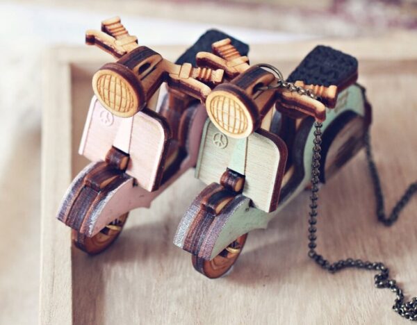 1759033052_laser-cut-mini-vespa-scoote_1