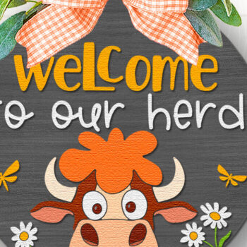 Intra απο ξύλο plywood 3mm-4mm πάχος – Καλώς ήρθατε στο Our Herd, Farm Door Sign Δίασταση  40x30 cm INTRAFABR-117491367 - Image 1