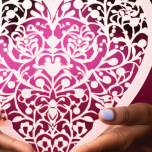 Intra απο ξύλο plywood 3mm-4mm πάχος – Χαρτί κομμένο Floral Flower Heart Δίασταση  20x20 cm INTRAFABR-86333196