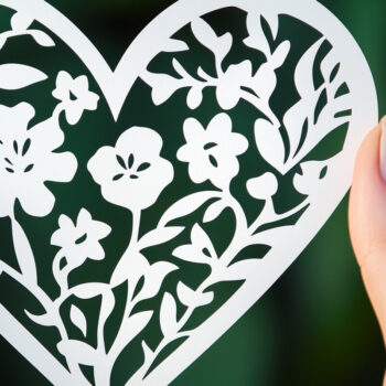 Intra απο ξύλο plywood 3mm-4mm πάχος – Κοπή χαρτιού Scalloped Heart Δίασταση  20x20 cm INTRAFABR-115547279 - Image 1