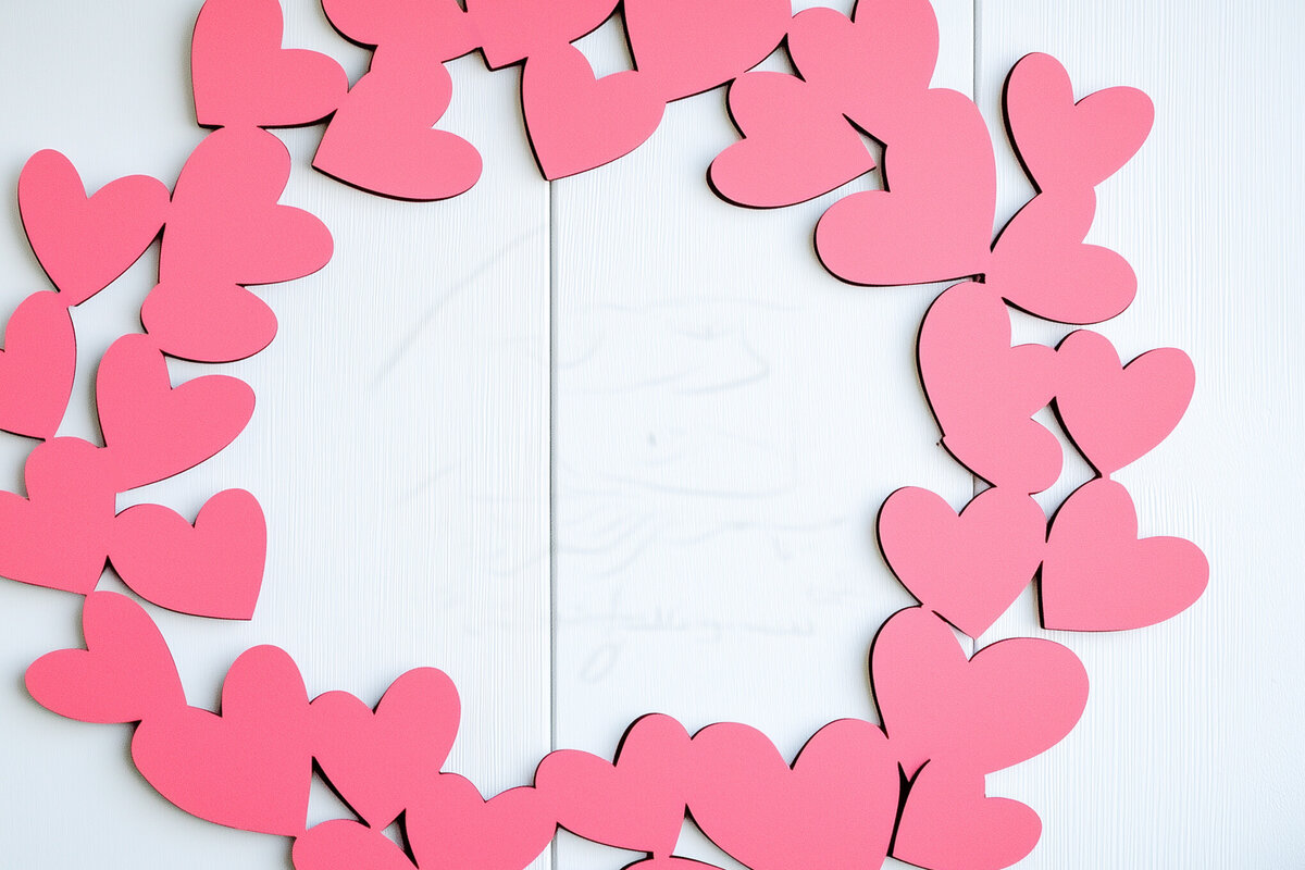 Intra απο ξύλο plywood 3mm-4mm πάχος – Αρχείο κομμένου χαρτιού στεφάνι από καρδιές Δίασταση  20x20 cm INTRAFABR-116012213