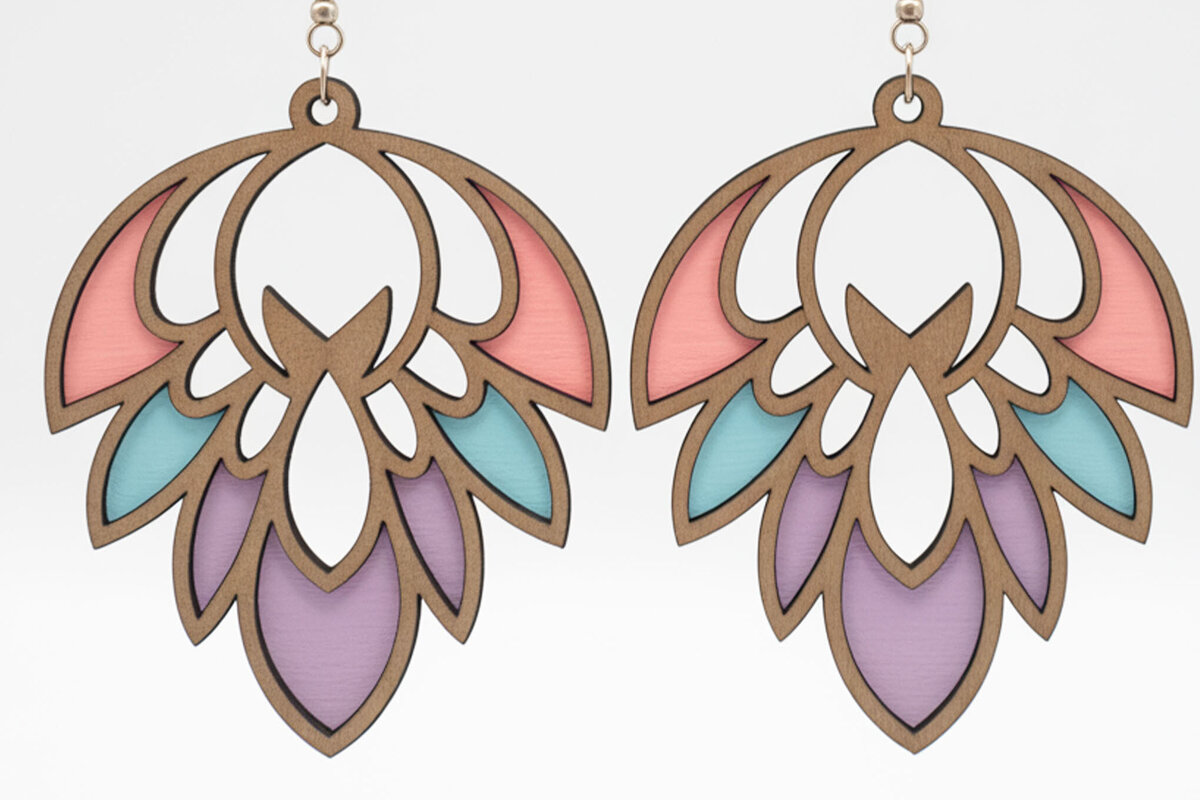 Intra απο ξύλο plywood 3mm-4mm πάχος – Παστέλ σκουλαρίκια με πέταλα Δίασταση  5x5 cm INTRAFABR-122356880