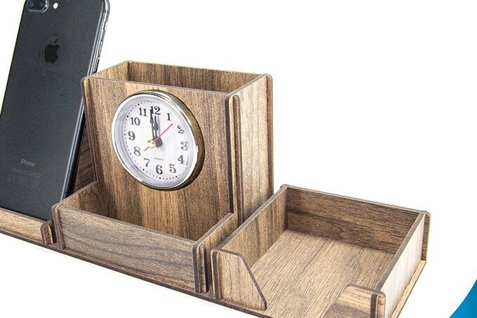 Intra απο ξύλο plywood 3mm-4mm πάχος – Στυλόθήκη με Ρολόι Δίασταση  20x20 cm INTRAFABR-35440896