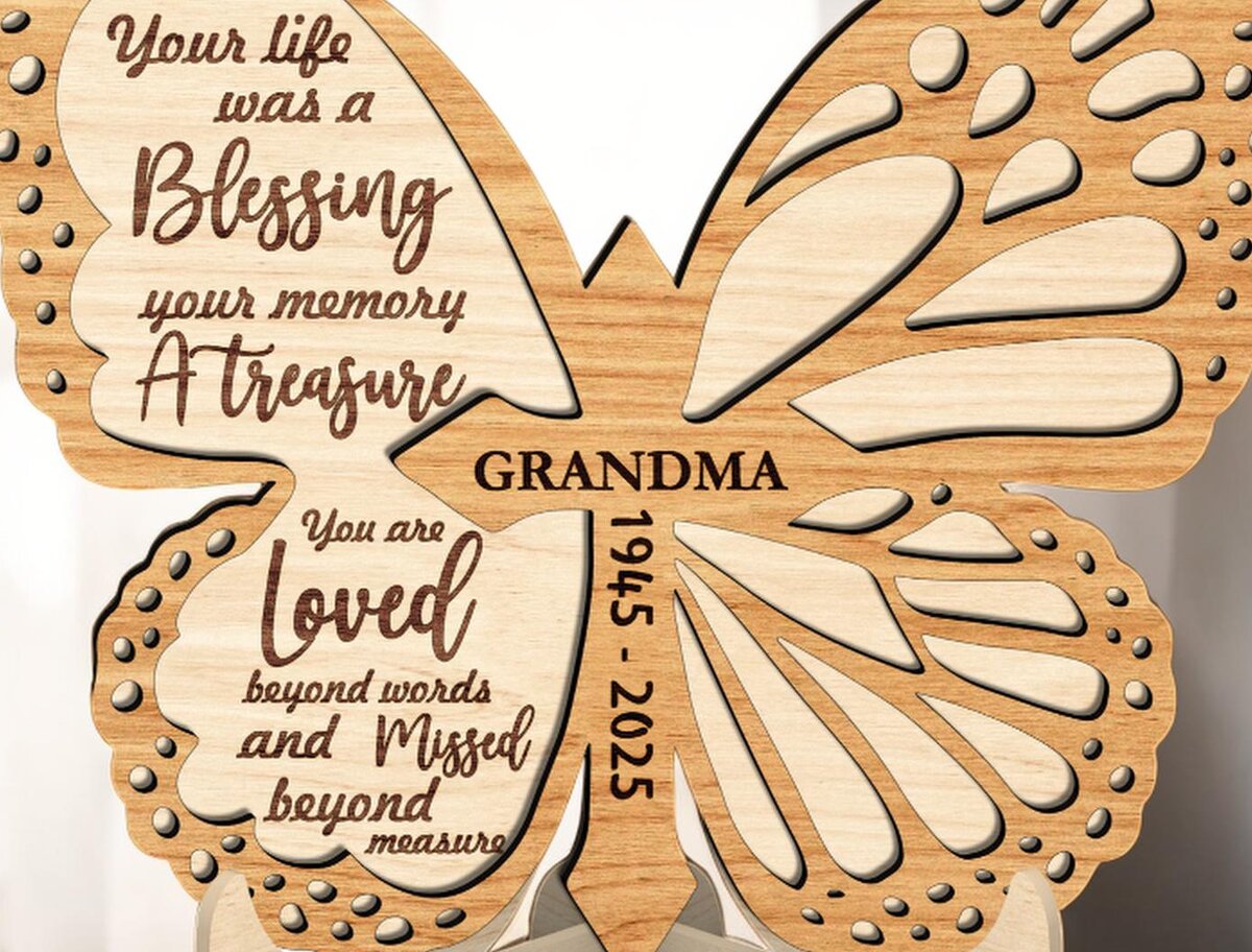 Intra απο ξύλο plywood 3mm-4mm πάχος – Εξατομικευμένη επιγραφή γιαγιάς Δίασταση  20x20 cm INTRAFABR-118129340