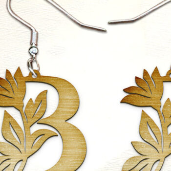 Intra απο ξύλο plywood 3mm-4mm πάχος – Εξατομικευμένα γράμματα σκουλαρίκια κοπής με λέιζερ. Δίασταση  5x5 cm INTRAFABR-123580062 - Image 1