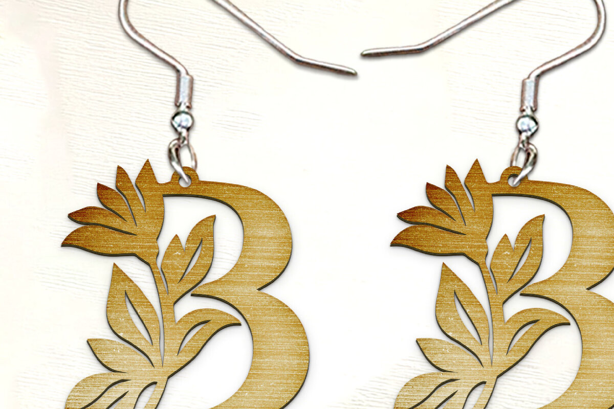 Intra απο ξύλο plywood 3mm-4mm πάχος – Εξατομικευμένα γράμματα σκουλαρίκια κοπής με λέιζερ. Δίασταση  5x5 cm INTRAFABR-123580062