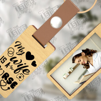 Intra απο ξύλο plywood 3mm-4mm πάχος – Εξατομικευμένο Μπρελόκ Νοσοκόμας με Φωτογραφία Δίασταση  5x5 cm INTRAFABR-111798832 - Image 1