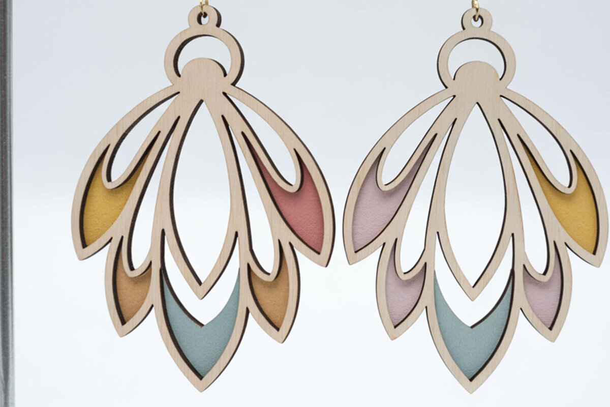 Intra απο ξύλο plywood 3mm-4mm πάχος – Σκουλαρίκια Cascade με πέταλα Δίασταση  5x5 cm INTRAFABR-122673292