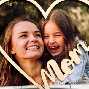 Intra απο ξύλο plywood 3mm-4mm πάχος – Κορνίζα Mom, Laser για την Ημέρα της Μητέρας Δίασταση 20x20 cm INTRAFABR-96059825