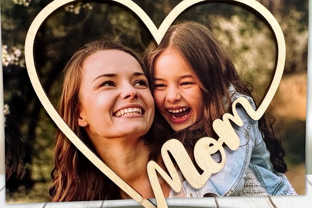 Intra απο ξύλο plywood 3mm-4mm πάχος – Κορνίζα Mom, Laser για την Ημέρα της Μητέρας Δίασταση  20x20 cm INTRAFABR-96059825