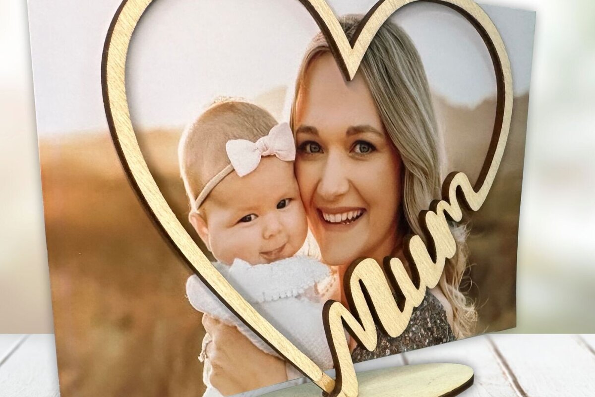 Intra απο ξύλο plywood 3mm-4mm πάχος – Κορνίζα Mum, Laser για την Ημέρα της Μητέρας Δίασταση  20x20 cm INTRAFABR-96059678