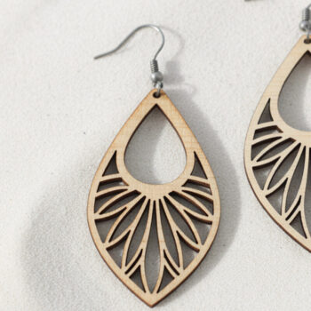 Intra απο ξύλο plywood 3mm-4mm πάχος – Μυτερά σκουλαρίκια Lotus Drop Δίασταση  5x5 cm INTRAFABR-121745632 - Image 1