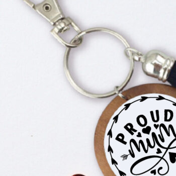 Intra απο ξύλο plywood 3mm-4mm πάχος – Proud Mum Keychain Δίασταση  5x5 cm INTRAFABR-68451523 - Image 1