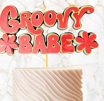 Intra απο ξύλο plywood 3mm-4mm πάχος – Ρετρό Groovy Babe Topper για κέικ Δίασταση 20x20 cm INTRAFABR-95210853 - Image 1