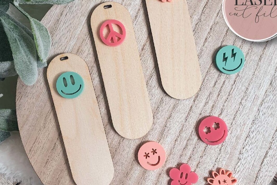 Intra απο ξύλο plywood 3mm-4mm πάχος – Retro Smiley Bookmarks Δίασταση  20x20 cm INTRAFABR-71616603