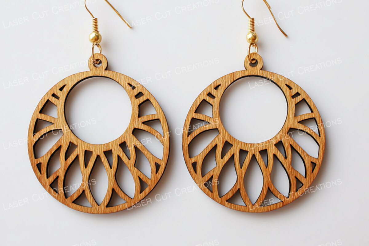 Intra απο ξύλο plywood 3mm-4mm πάχος – Σκουλαρίκια Sunburst με στρογγυλά πέταλα Δίασταση  5x5 cm INTRAFABR-124957852