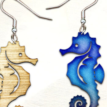 Intra απο ξύλο plywood 3mm-4mm πάχος – Σκουλαρίκια Ιππόκαμπος. Σκουλαρίκι θάλασσας Δίασταση  5x5 cm INTRAFABR-122534343 - Image 1