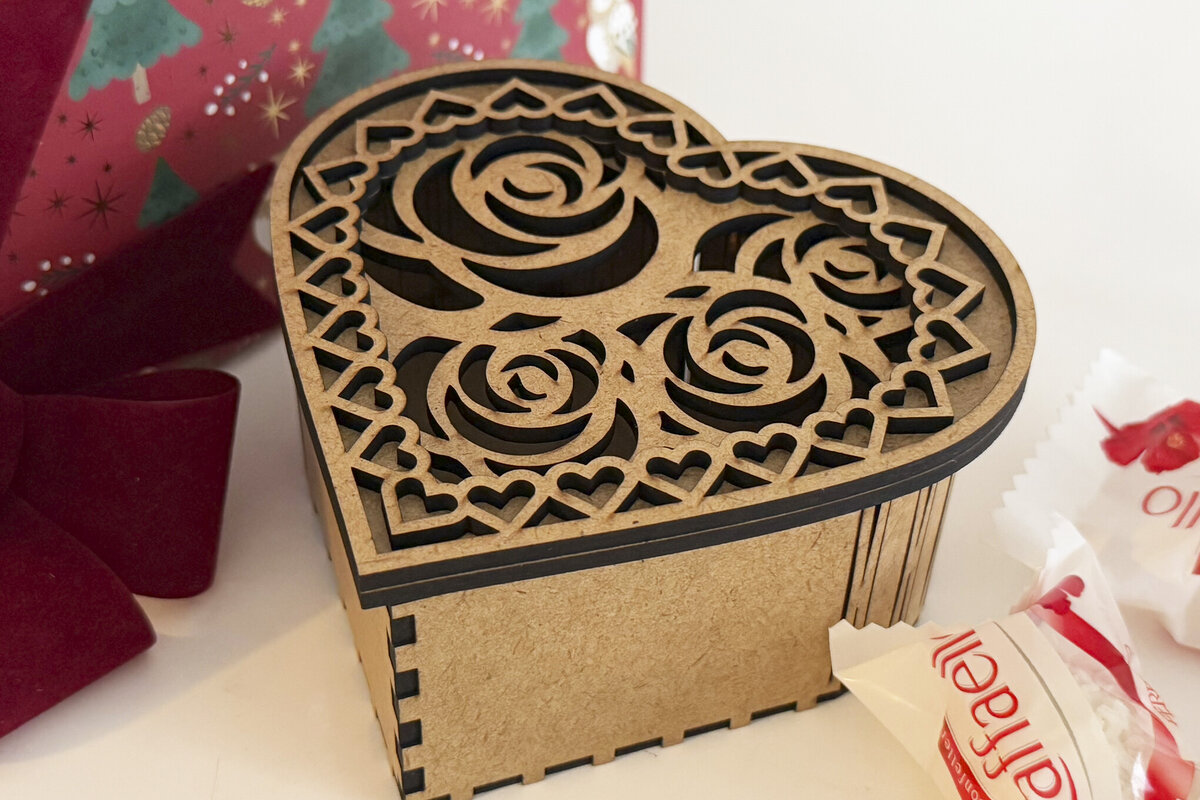 Intra απο ξύλο plywood 3mm-4mm πάχος – Σετ 9 Ξύλινες Κουτιά Δώρου σε σχήμα καρδιάς Δίασταση  20x20 cm INTRAFABR-115590659