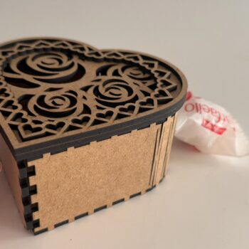 Intra απο ξύλο plywood 3mm-4mm πάχος – Σετ 9 Ξύλινες Κουτιά Δώρου σε σχήμα καρδιάς Δίασταση  20x20 cm INTRAFABR-115590659 - Image 14