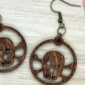 Intra απο ξύλο plywood 3mm-4mm πάχος – Σκουλαρίκια λέιζερ Skull and Bones Δίασταση 5x5 cm INTRAFABR-74147355 - Image 3