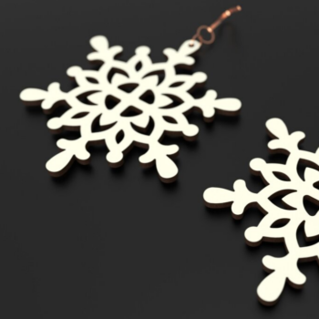 Intra απο ξύλο plywood 3mm-4mm πάχος – Χριστουγεννιάτικα σκουλαρίκια σε σχήμα νιφάδας χιονιού Δίασταση  5x5 cm INTRAFABR-79477984 - Image 3