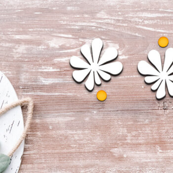 Intra απο ξύλο plywood 3mm-4mm πάχος – Ανοιξιάτικα σκουλαρίκια με λουλούδια κομμένα με λέιζερ. Δίασταση  5x5 cm INTRAFABR-116486661 - Image 2