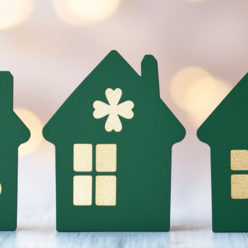 Intra απο ξύλο plywood 3mm-4mm πάχος – Σπίτια St. Patrick's Day PaperCut Cu Δίασταση  20x20 cm INTRAFABR-117849075 - Image 1