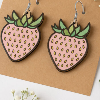 Intra απο ξύλο plywood 3mm-4mm πάχος – Σκουλαρίκια φράουλα Δίασταση  5x5 cm INTRAFABR-123818192 - Image 1