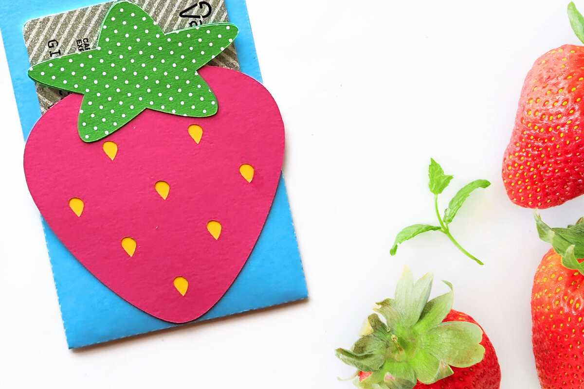 Intra απο ξύλο plywood 3mm-4mm πάχος – Κάτοχος δωροκάρτας Strawberry Δίασταση  20x20 cm INTRAFABR-102082812