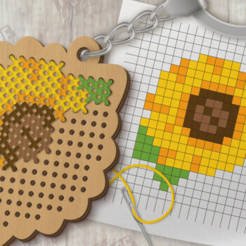 Intra απο ξύλο plywood 3mm-4mm πάχος – Κοπή με λέιζερ μπρελόκ με καλοκαιρινή σταυροβελονιά Δίασταση 5x5 cm INTRAFABR-123505261 - Image 1