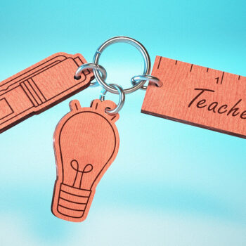 Intra απο ξύλο plywood 3mm-4mm πάχος – Teacher Keychain | Δάσκαλος Δίασταση  5x5 cm INTRAFABR-65563325 - Image 1