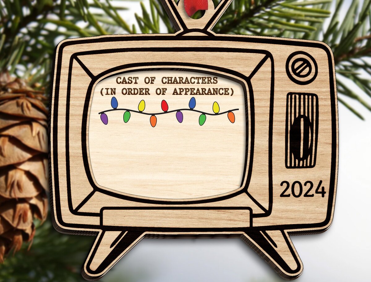 Intra απο ξύλο plywood 3mm-4mm πάχος – Οικογενειακό Χριστουγεννιάτικο Στολίδι TV Δίασταση  20x20 cm INTRAFABR-110860482