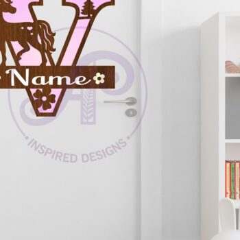 Intra απο ξύλο plywood 3mm-4mm πάχος – Μονόκερος κεφαλαίο μονόγραμμα Επιστολή V Δίασταση  20x20 cm INTRAFABR-118318967 - Image 2