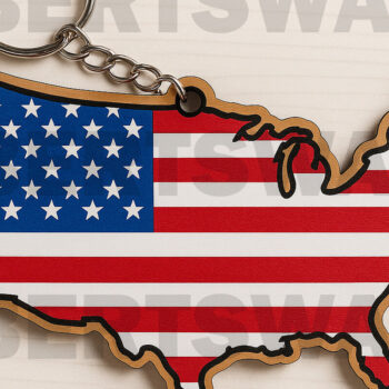 Intra απο ξύλο plywood 3mm-4mm πάχος – Μπρελόκ με λέιζερ Χάρτης σημαίας ΗΠΑ Δίασταση  5x5 cm INTRAFABR-122600618 - Image 1