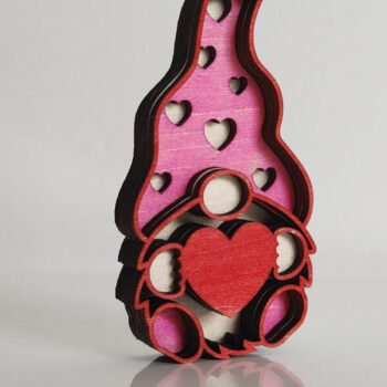 Intra απο ξύλο plywood 3mm-4mm πάχος – Ημέρα του Αγίου Βαλεντίνου Gnome με καρδιά πρότυπο Δίασταση  20x20 cm INTRAFABR-115526143 - Image 1