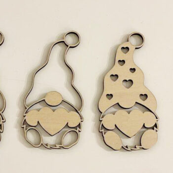 Intra απο ξύλο plywood 3mm-4mm πάχος – Ημέρα του Αγίου Βαλεντίνου Gnome με καρδιά πρότυπο Δίασταση  20x20 cm INTRAFABR-115526143 - Image 3