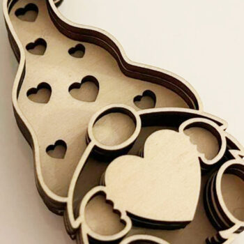 Intra απο ξύλο plywood 3mm-4mm πάχος – Ημέρα του Αγίου Βαλεντίνου Gnome με καρδιά πρότυπο Δίασταση  20x20 cm INTRAFABR-115526143 - Image 4