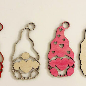 Intra απο ξύλο plywood 3mm-4mm πάχος – Ημέρα του Αγίου Βαλεντίνου Gnome με καρδιά πρότυπο Δίασταση  20x20 cm INTRAFABR-115526143 - Image 5