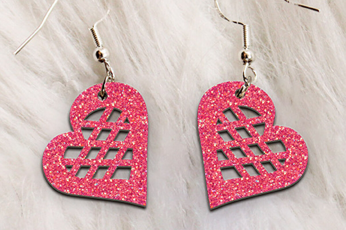 Intra απο ξύλο plywood 3mm-4mm πάχος – Σκουλαρίκια Αγίου Βαλεντίνου. Δίασταση  5x5 cm INTRAFABR-112842809