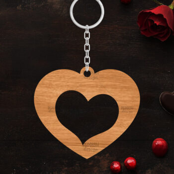 Intra απο ξύλο plywood 3mm-4mm πάχος – Κοπή λέιζερ με μπρελόκ Αγίου Βαλεντίνου Δίασταση  5x5 cm INTRAFABR-114247642 - Image 1