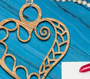 Intra απο ξύλο plywood 3mm-4mm πάχος – Μπρελόκ Valentine Δίασταση  5x5 cm INTRAFABR-86412156