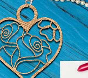 Intra απο ξύλο plywood 3mm-4mm πάχος – Μπρελόκ Valentine Δίασταση  5x5 cm INTRAFABR-86412172