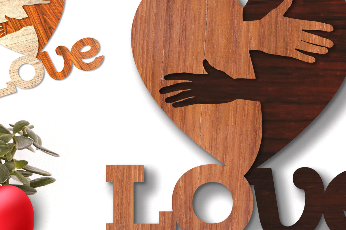 Intra απο ξύλο plywood 3mm-4mm πάχος – Αρχείο κοπής με λέιζερ Valentine's Holding Love Δίασταση  20x20 cm INTRAFABR-24080433