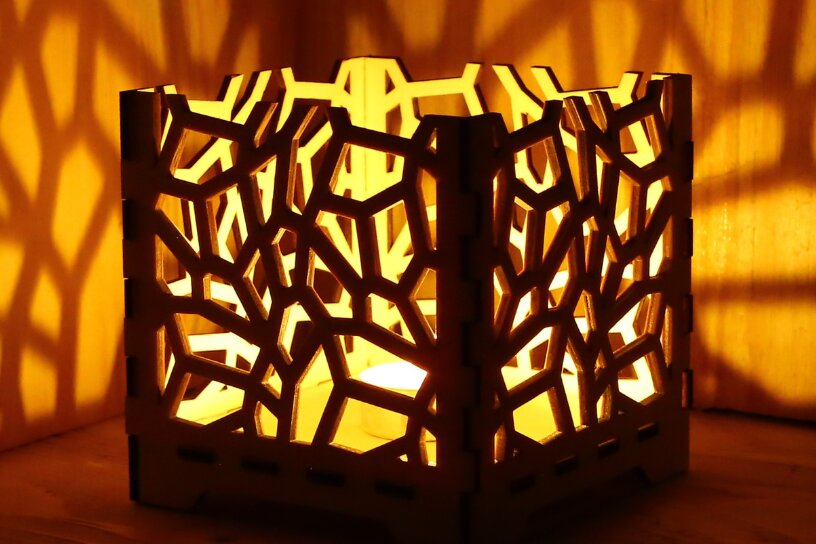 Intra απο ξύλο plywood 3mm-4mm πάχος – Κηροπήγα Voronoi Δίασταση  20x20 cm INTRAFABR-108403028