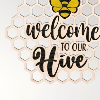 Intra απο ξύλο plywood 3mm-4mm πάχος – Καλώς ήρθατε στο Our Hive Honeycomb Sign Δίασταση  40x30 cm INTRAFABR-35358010 - Image 3