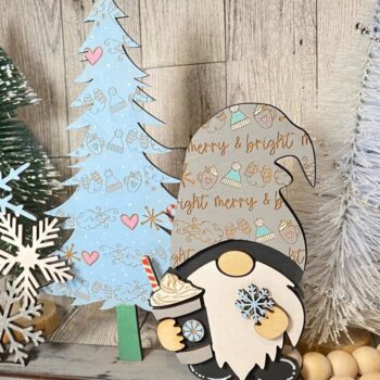 Intra απο ξύλο plywood 3mm-4mm πάχος – Winter Gnome Shelf Sitter Laser Δίασταση  20x20 cm INTRAFABR-44637719 - Image 4