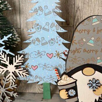 Intra απο ξύλο plywood 3mm-4mm πάχος – Winter Gnome Shelf Sitter Laser Δίασταση  20x20 cm INTRAFABR-44637719 - Image 5